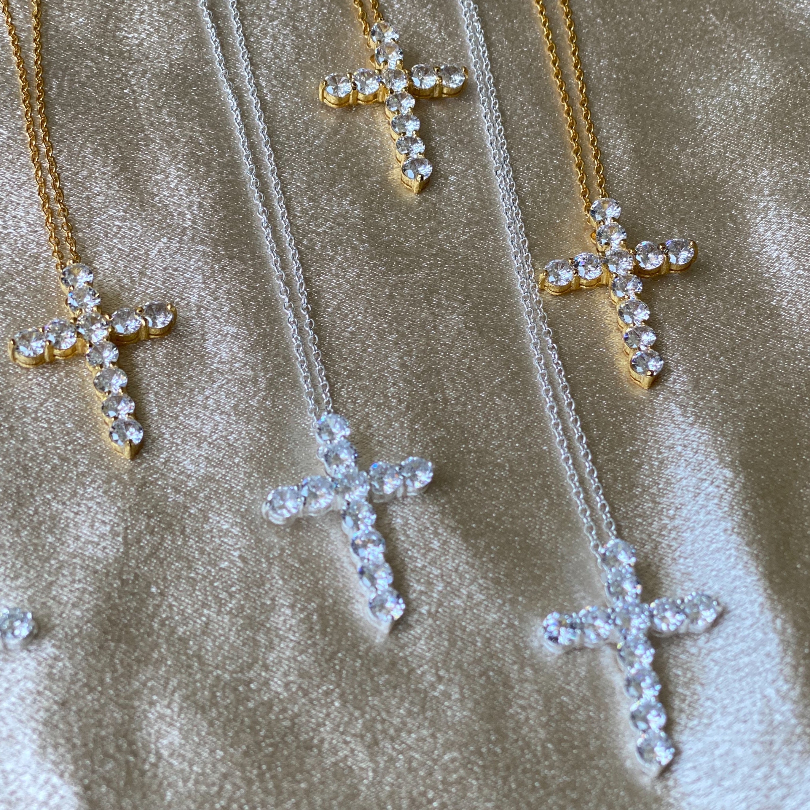 Cruz Cross Necklace