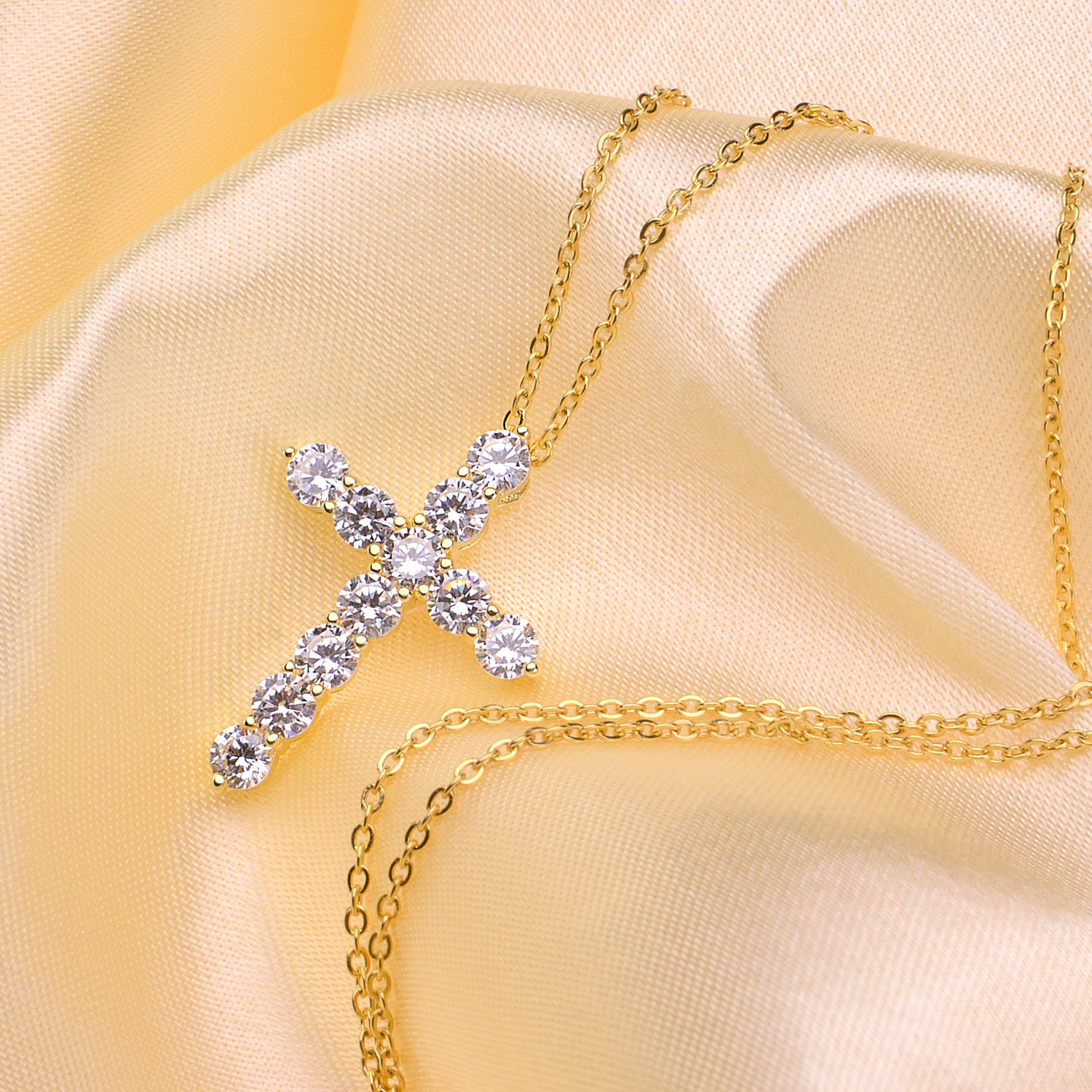 Cruz Cross Necklace
