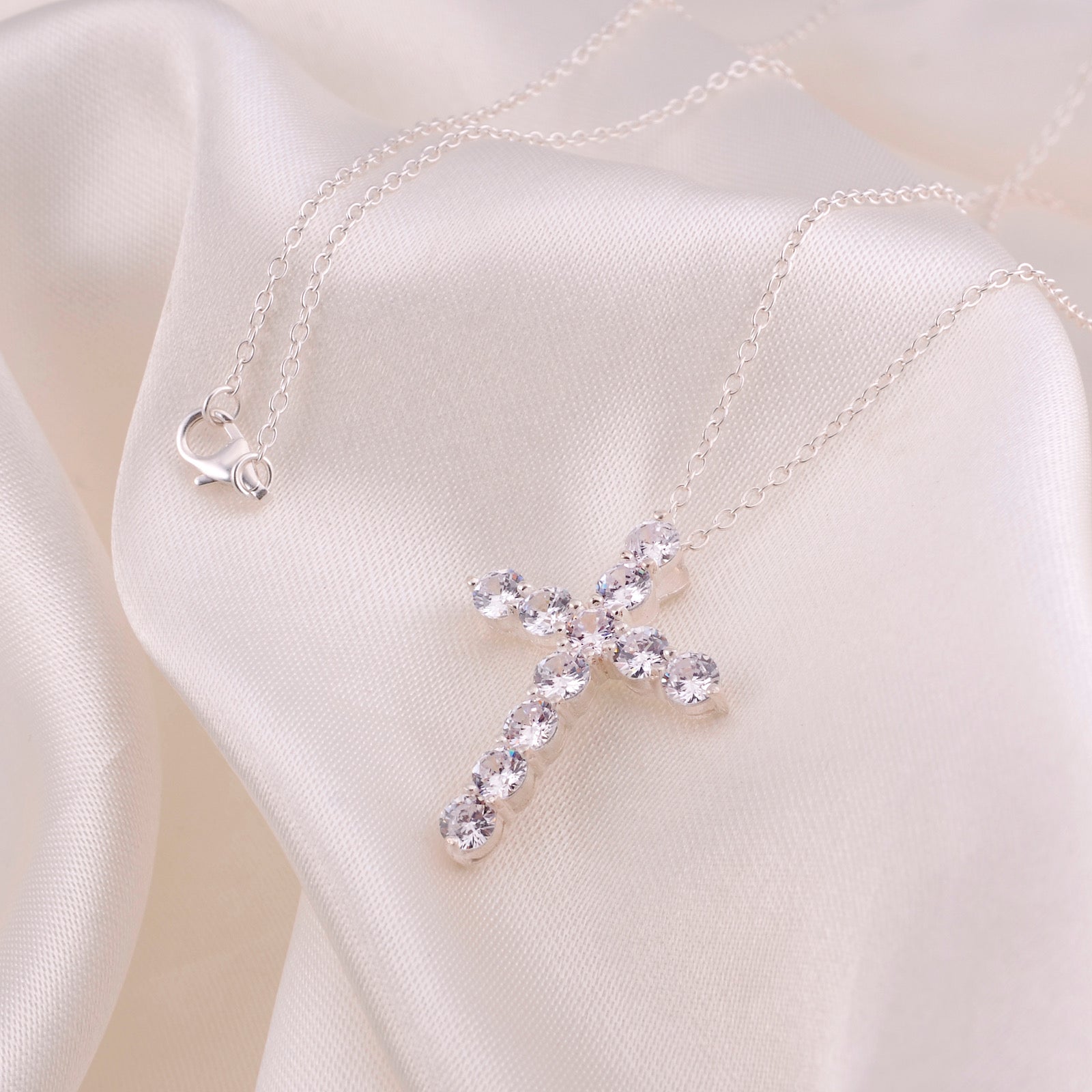 Cruz Cross Necklace